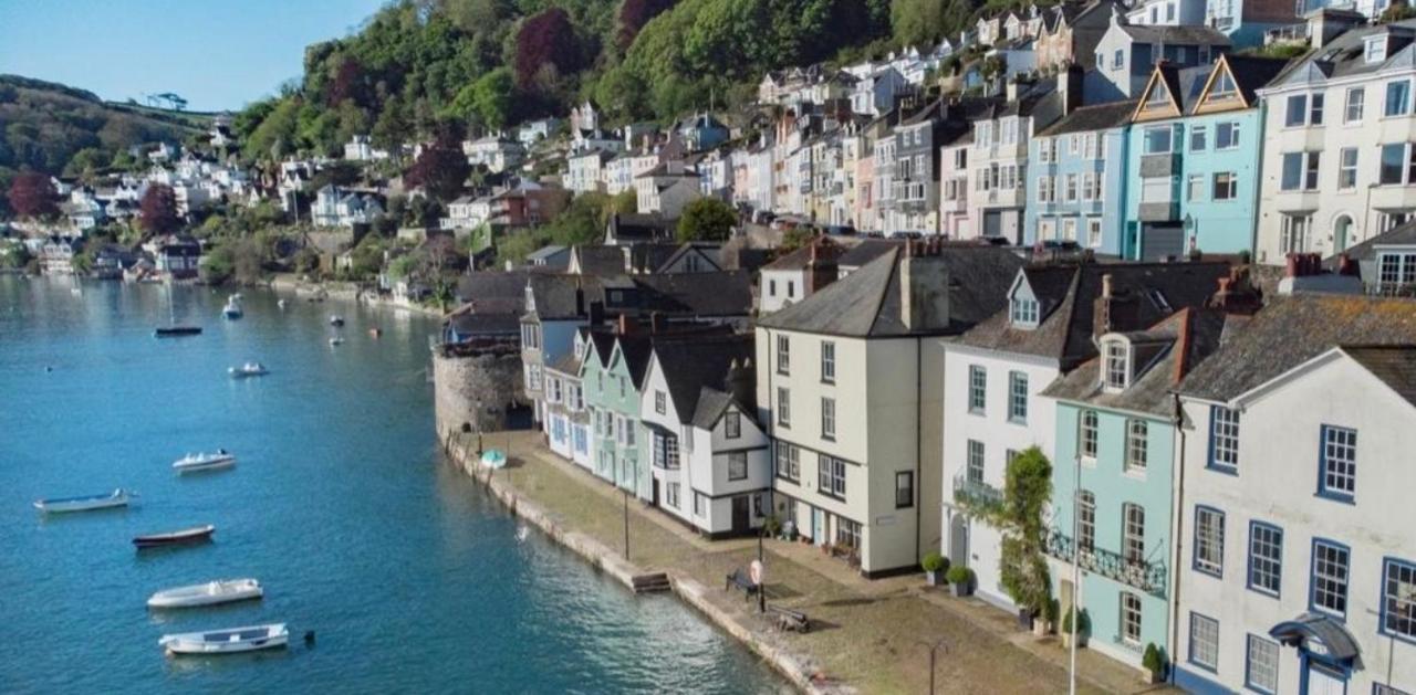 Nancie'S Place - Dartmouth Town Center With Private Parking - A Traditional Georgian Private Duplex Apartment - Beautifully Refurbished - Two Bedrooms, Bathroom, Kitchen And Lounge Diner Dış mekan fotoğraf