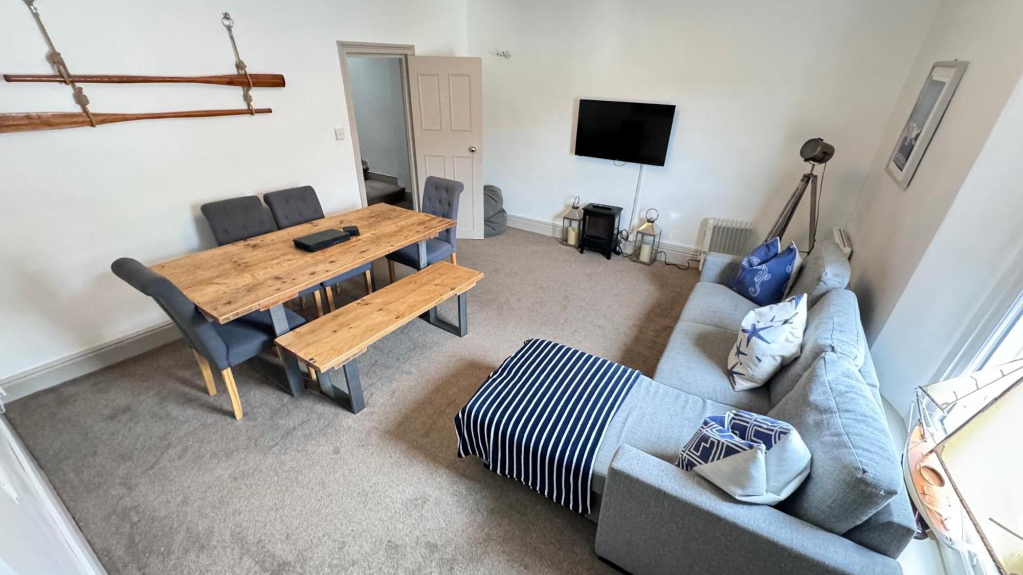 Nancie'S Place - Dartmouth Town Center With Private Parking - A Traditional Georgian Private Duplex Apartment - Beautifully Refurbished - Two Bedrooms, Bathroom, Kitchen And Lounge Diner Dış mekan fotoğraf