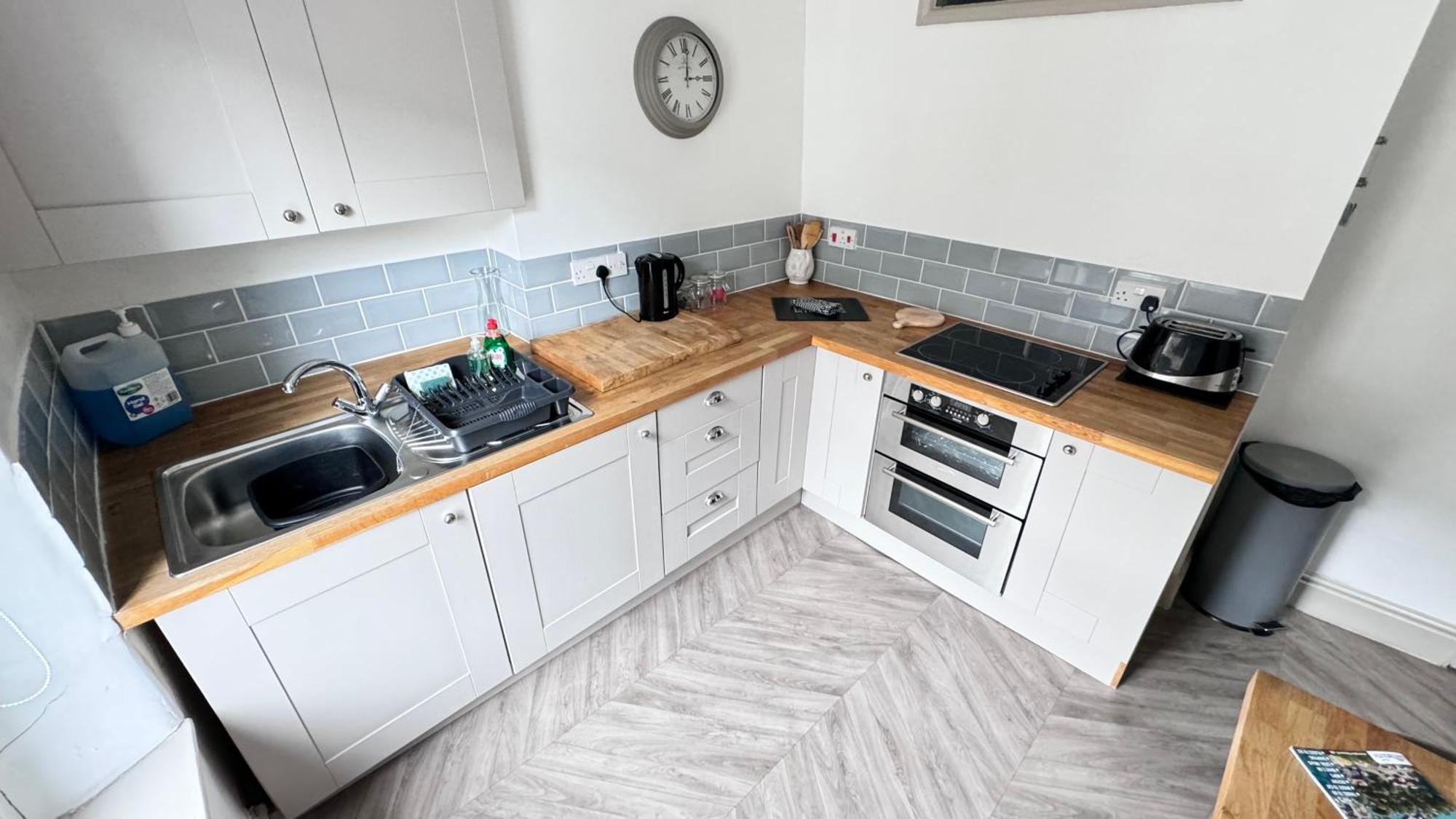 Nancie'S Place - Dartmouth Town Center With Private Parking - A Traditional Georgian Private Duplex Apartment - Beautifully Refurbished - Two Bedrooms, Bathroom, Kitchen And Lounge Diner Dış mekan fotoğraf