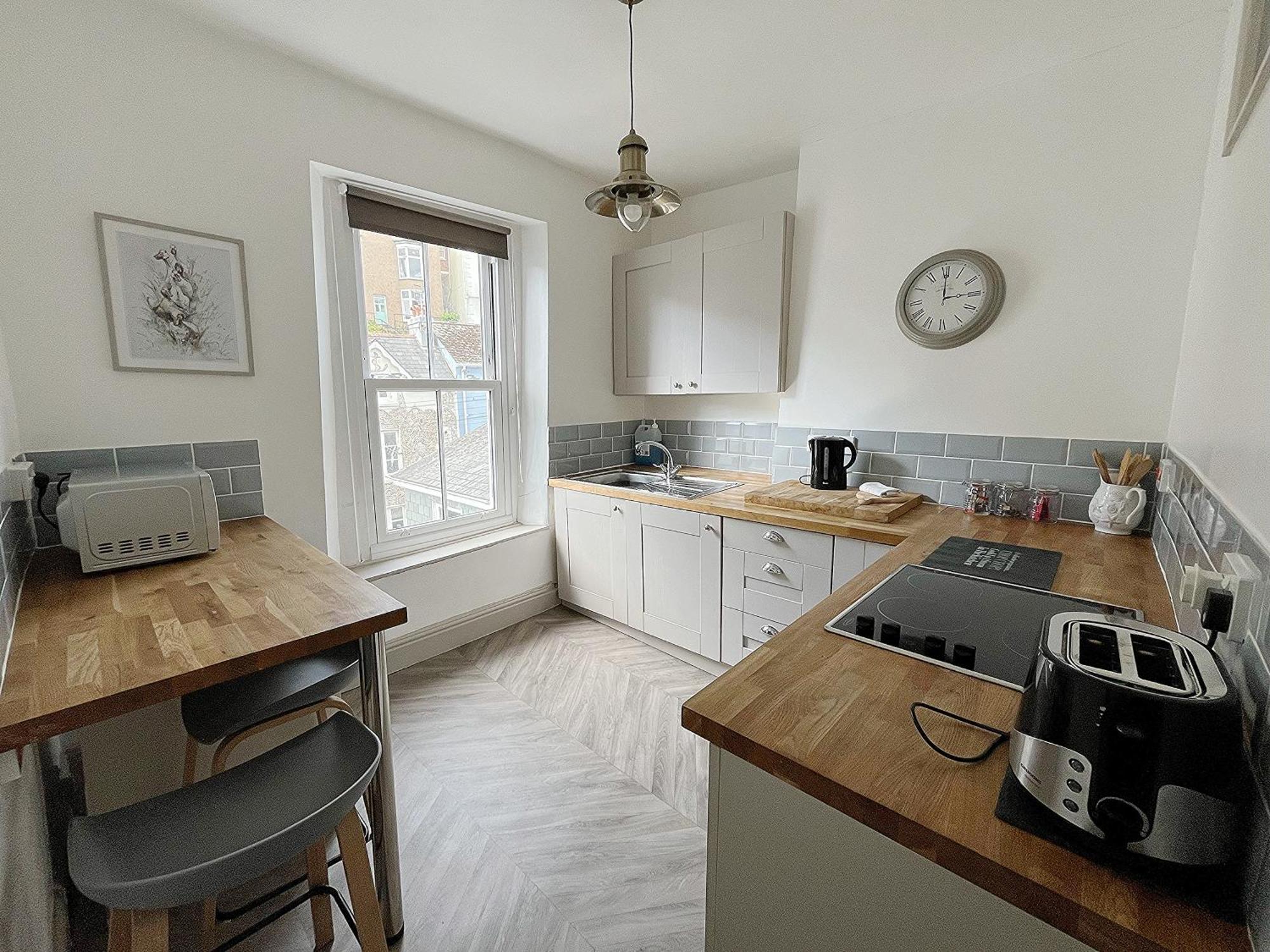 Nancie'S Place - Dartmouth Town Center With Private Parking - A Traditional Georgian Private Duplex Apartment - Beautifully Refurbished - Two Bedrooms, Bathroom, Kitchen And Lounge Diner Dış mekan fotoğraf