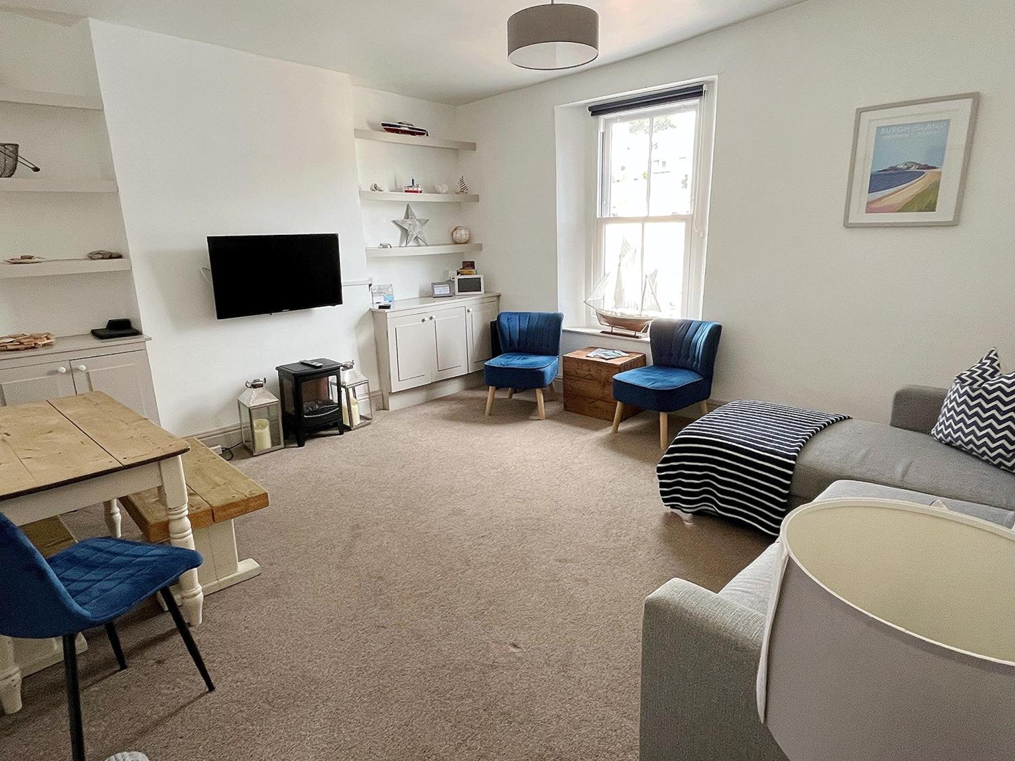 Nancie'S Place - Dartmouth Town Center With Private Parking - A Traditional Georgian Private Duplex Apartment - Beautifully Refurbished - Two Bedrooms, Bathroom, Kitchen And Lounge Diner Dış mekan fotoğraf