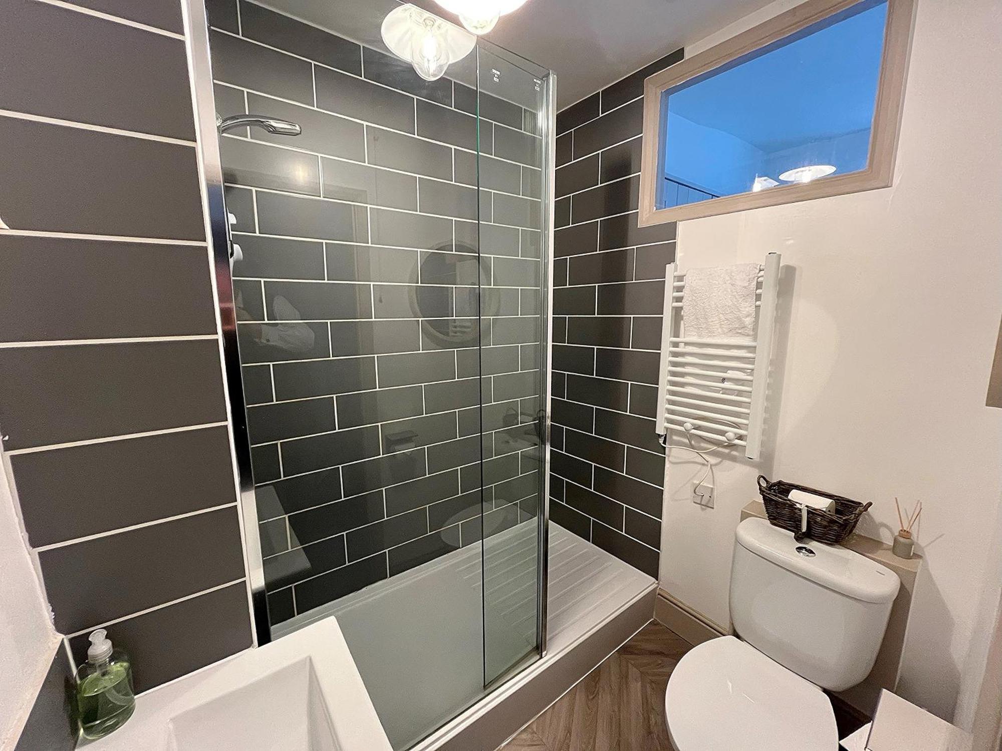 Nancie'S Place - Dartmouth Town Center With Private Parking - A Traditional Georgian Private Duplex Apartment - Beautifully Refurbished - Two Bedrooms, Bathroom, Kitchen And Lounge Diner Dış mekan fotoğraf