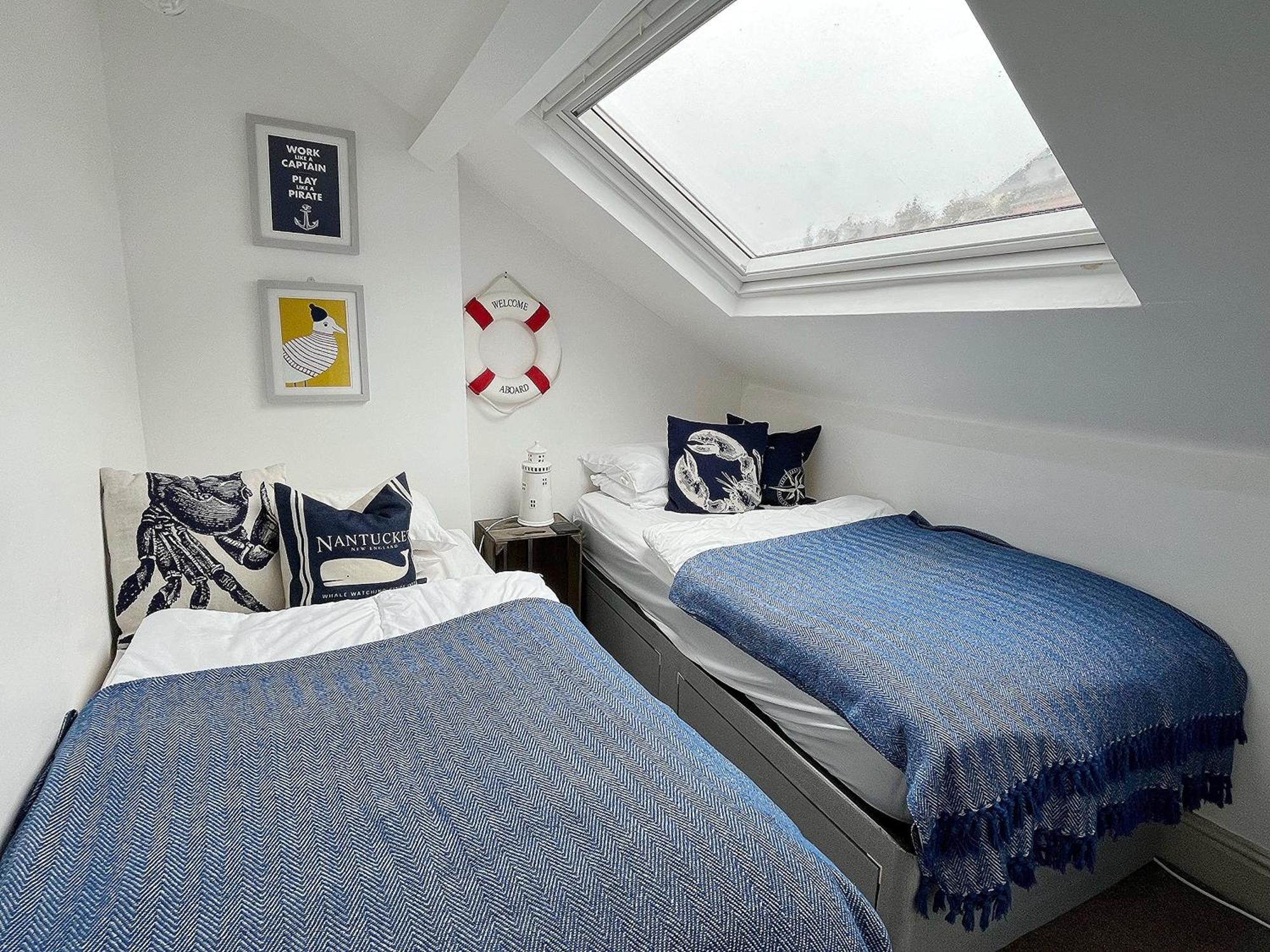 Nancie'S Place - Dartmouth Town Center With Private Parking - A Traditional Georgian Private Duplex Apartment - Beautifully Refurbished - Two Bedrooms, Bathroom, Kitchen And Lounge Diner Dış mekan fotoğraf
