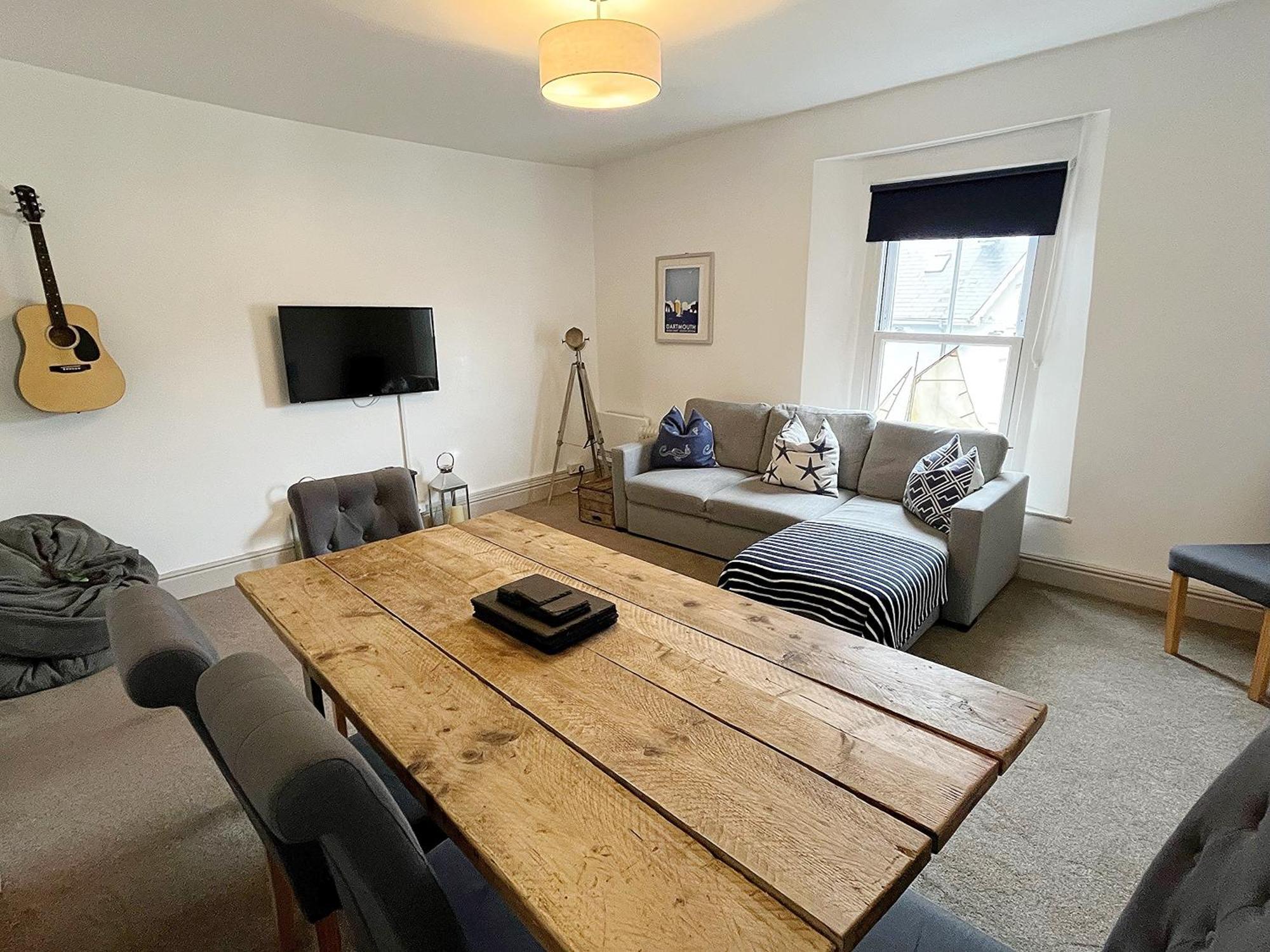 Nancie'S Place - Dartmouth Town Center With Private Parking - A Traditional Georgian Private Duplex Apartment - Beautifully Refurbished - Two Bedrooms, Bathroom, Kitchen And Lounge Diner Dış mekan fotoğraf