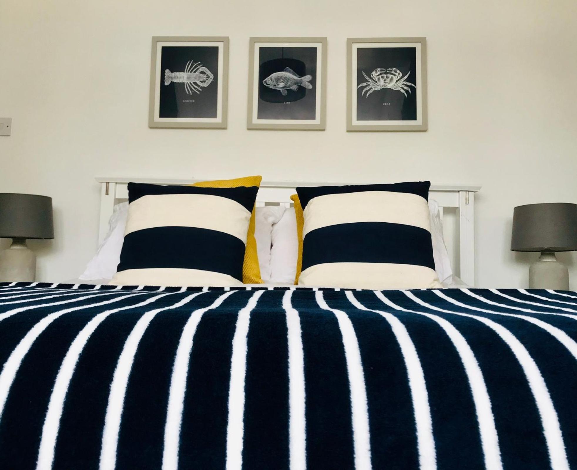 Nancie'S Place - Dartmouth Town Center With Private Parking - A Traditional Georgian Private Duplex Apartment - Beautifully Refurbished - Two Bedrooms, Bathroom, Kitchen And Lounge Diner Dış mekan fotoğraf
