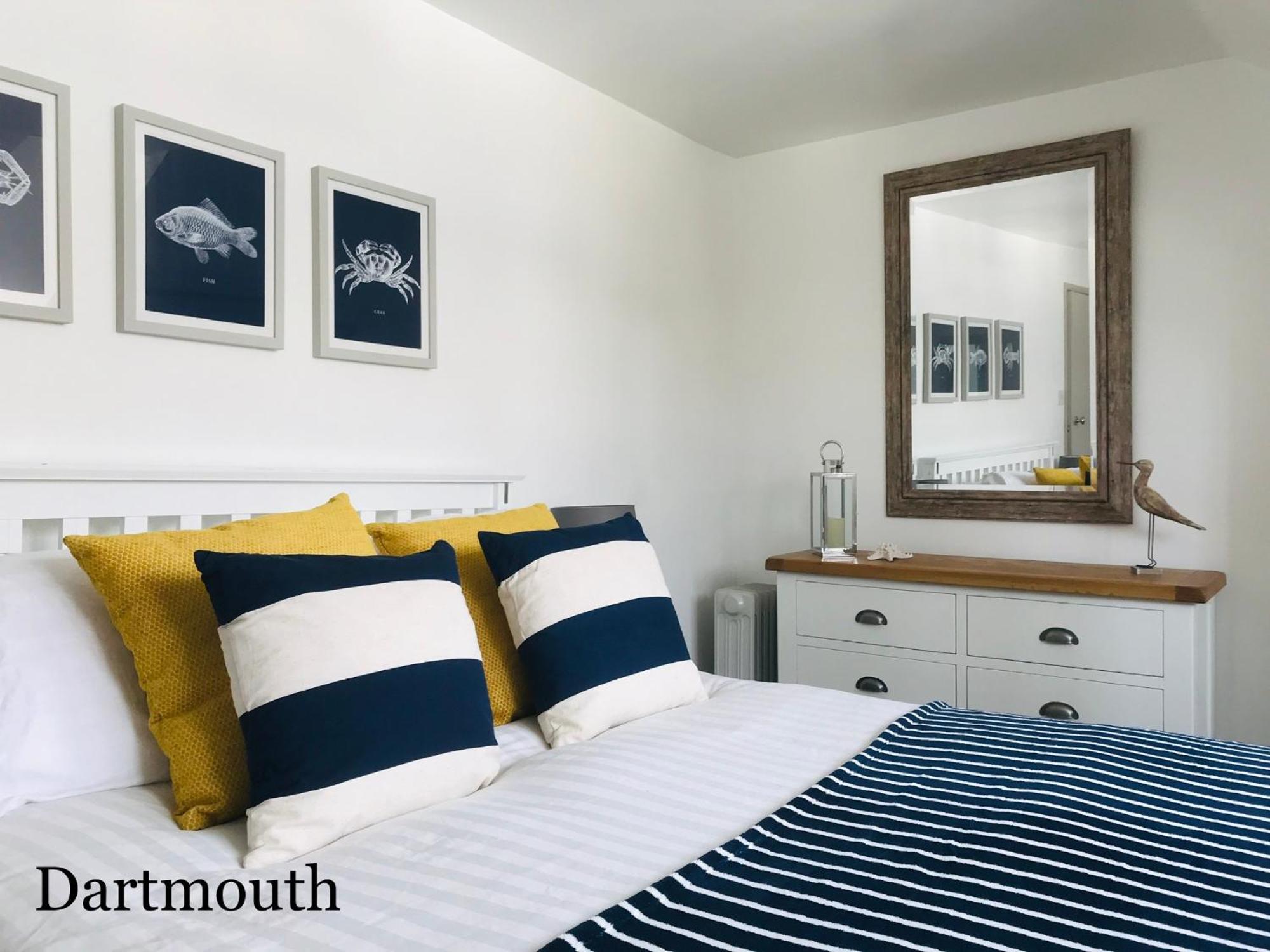 Nancie'S Place - Dartmouth Town Center With Private Parking - A Traditional Georgian Private Duplex Apartment - Beautifully Refurbished - Two Bedrooms, Bathroom, Kitchen And Lounge Diner Dış mekan fotoğraf